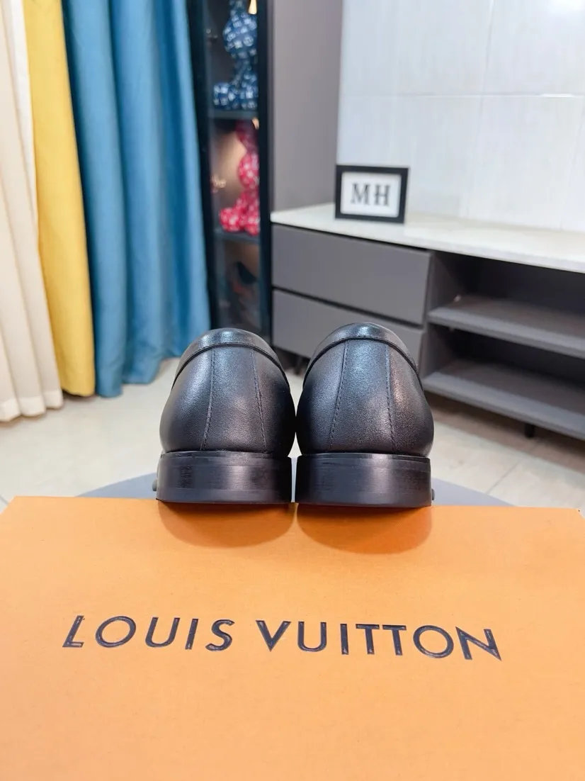 Men's Men's Shoes 💰458🌹🌹Niuli [LV] Louis Vuitton's new open-edge pigskin shoes are the most popular classic. Synchronized with the official website, the upper adopts Italian imported upper embossing➕comfortable cowhide lining, fashionable atmosphere, unique brand and unique craftsmanship. Highlighting the hot style of the new year. Stop hesitating, stop wandering, get it now. Code number: 38--44